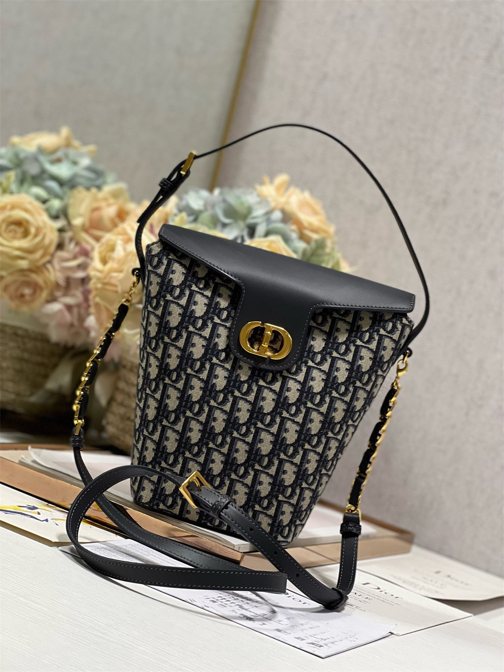 D*0r 30 Montaigne Large Chain Bucket Bag Oblique Jacquard and Calfskin