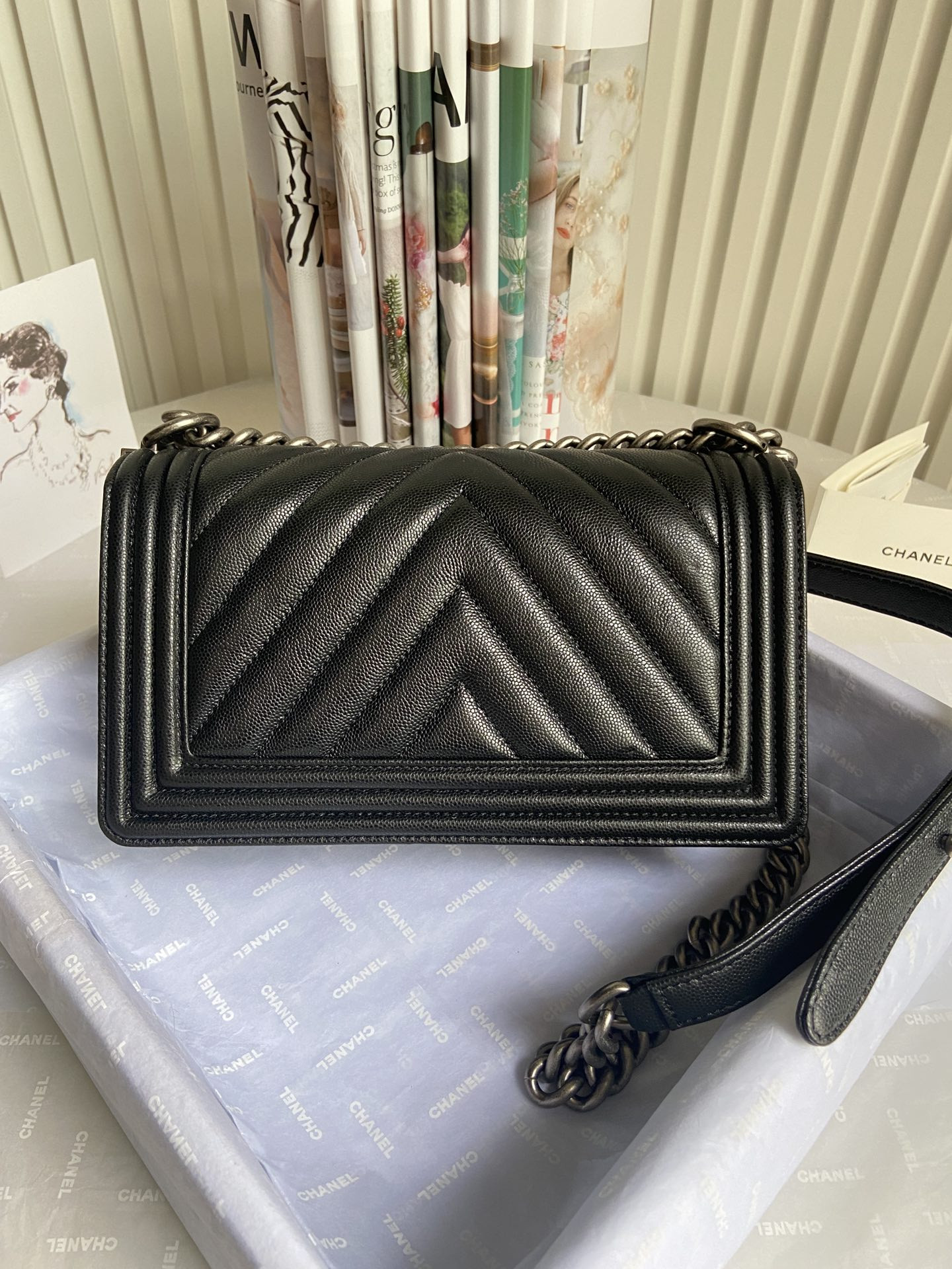 BOY Ch*el HANDBAG Shiny Grained Calfskin 5.9 × 9.8 × 3.5 in