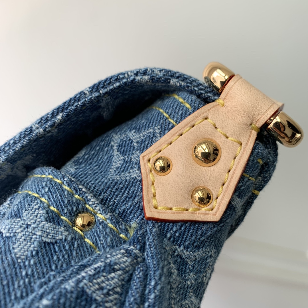 L0*is V*t0n M46829 Sunset 10.6 x 7.1 x 1.2 inches