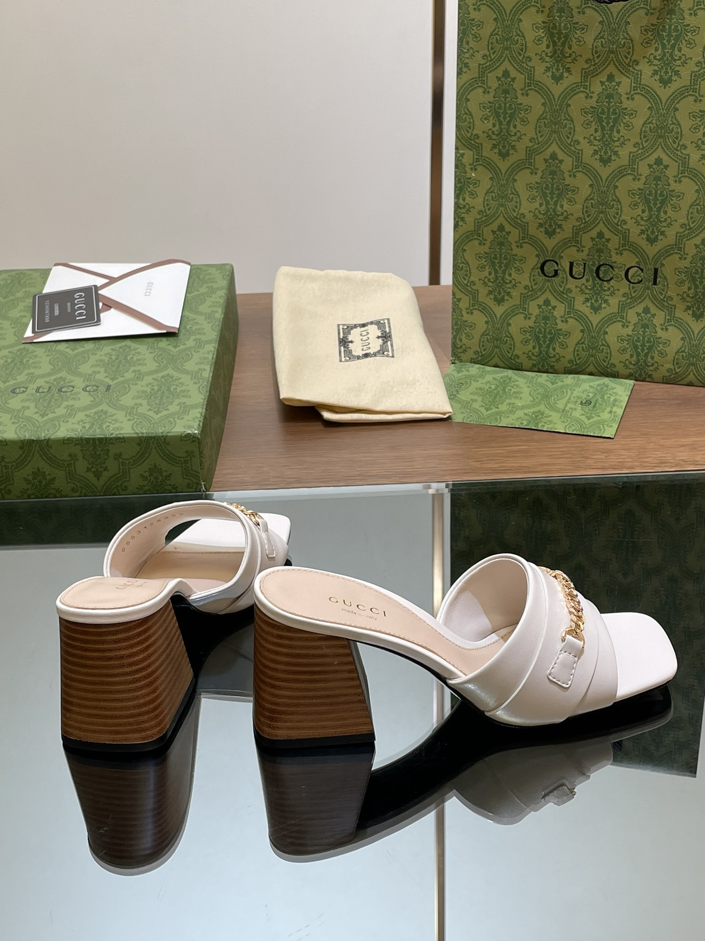 UA G*u*i SIGNORIA SLIDE SANDAL