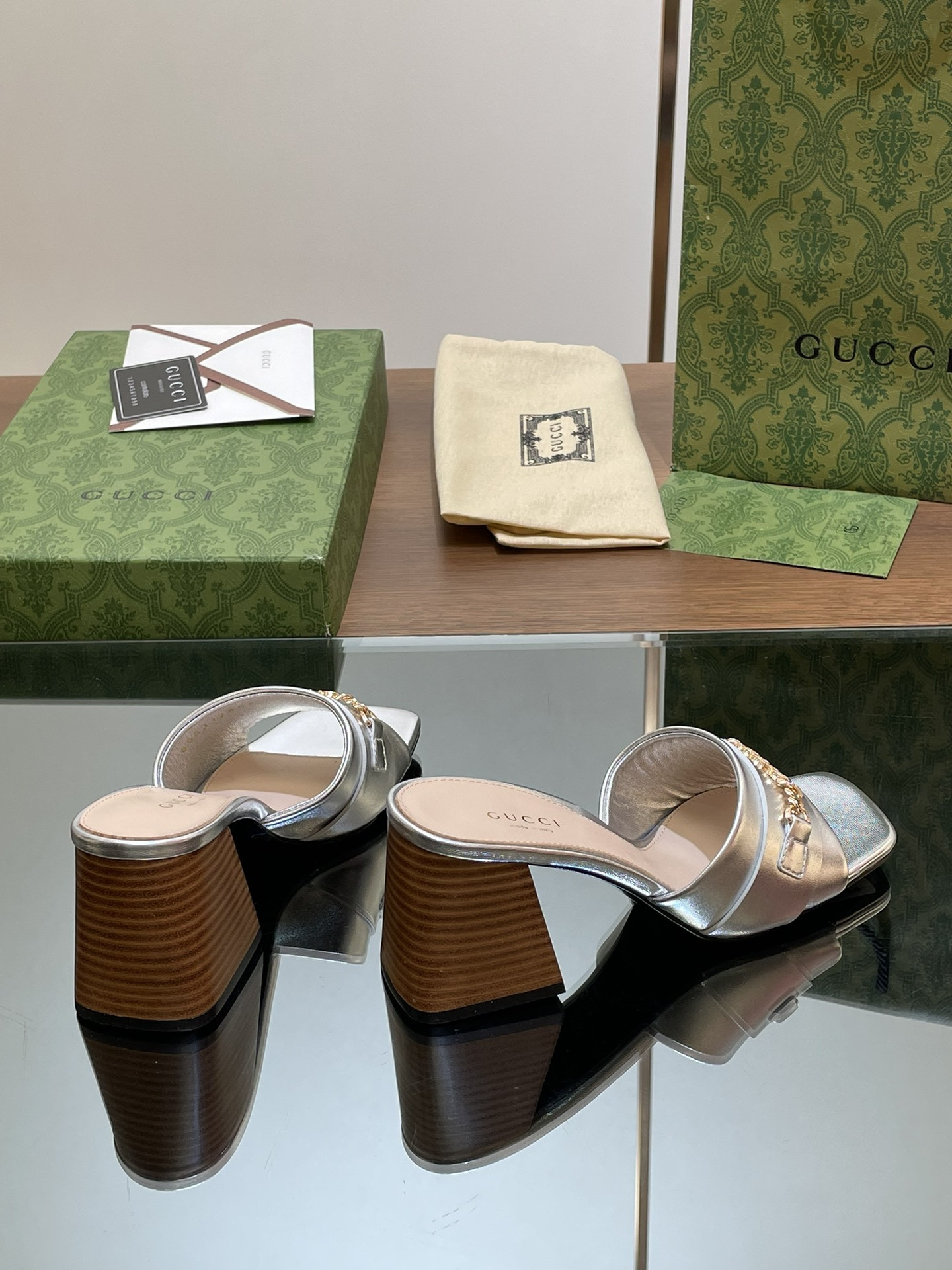 UA G*u*i SIGNORIA SLIDE SANDAL