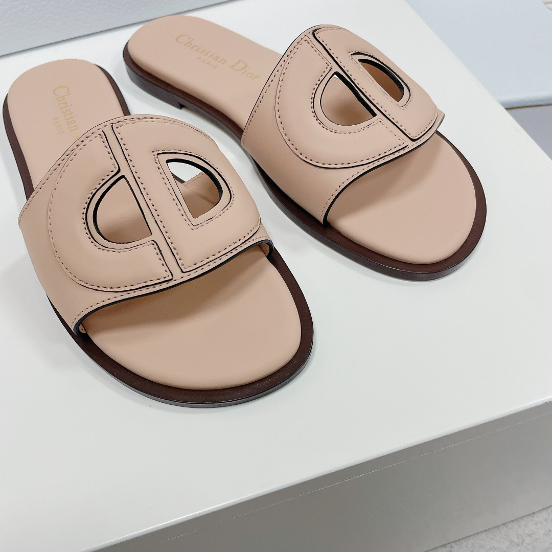 UA D*0r D-Club Slide