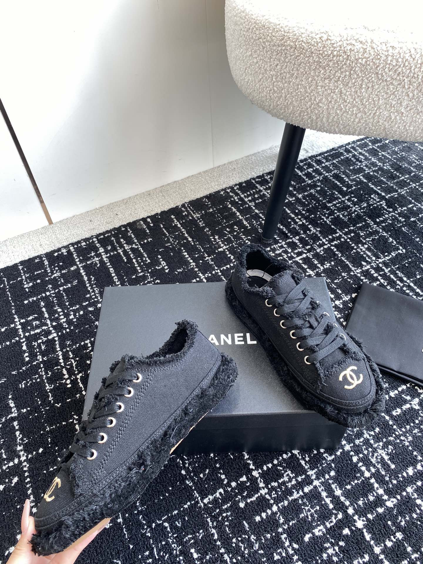 UA Ch*el SNEAKER