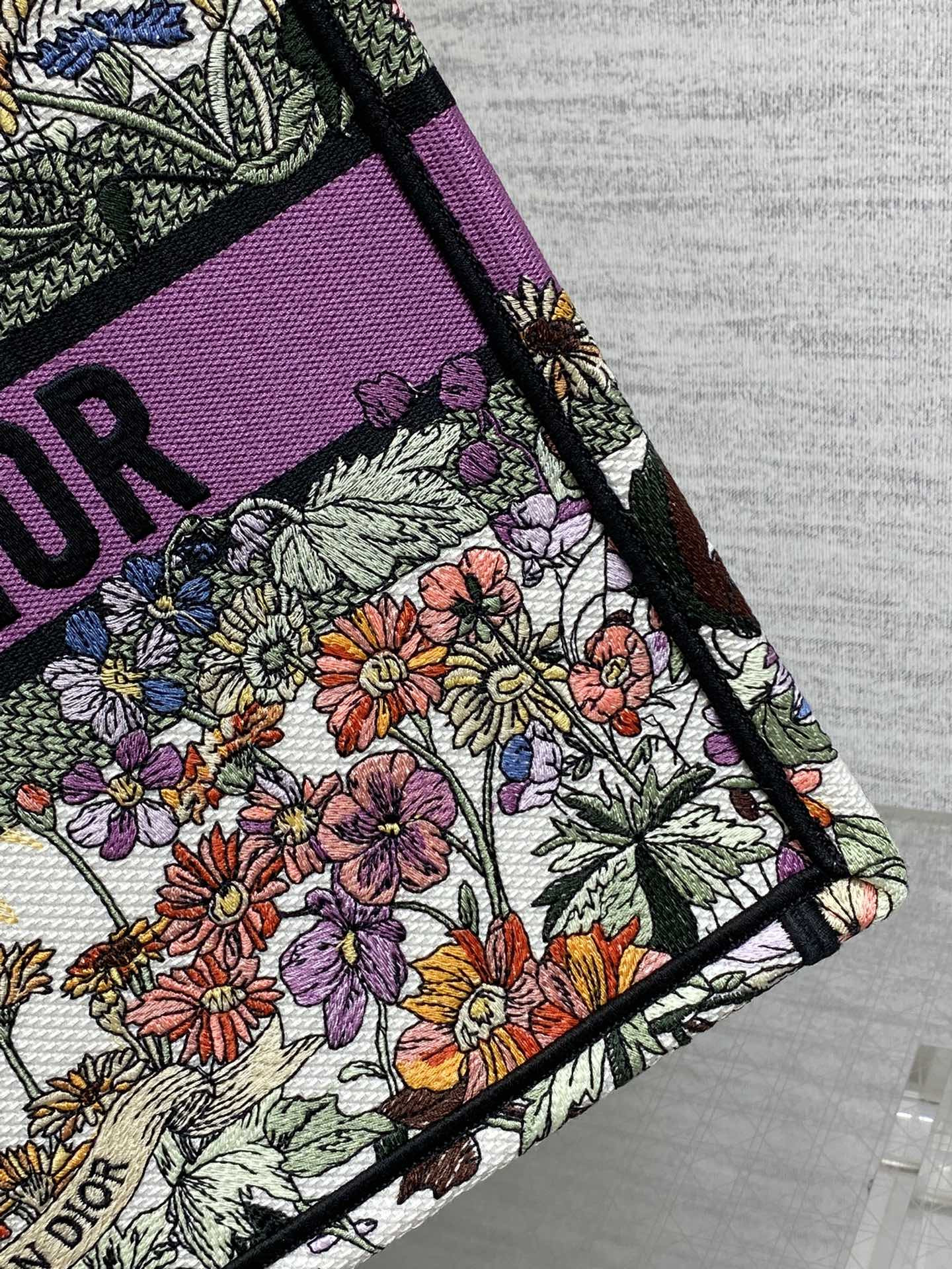 Medium D*0r Book Tote Ecru Multicolor 36 x 27.5 x 16.5 cm
