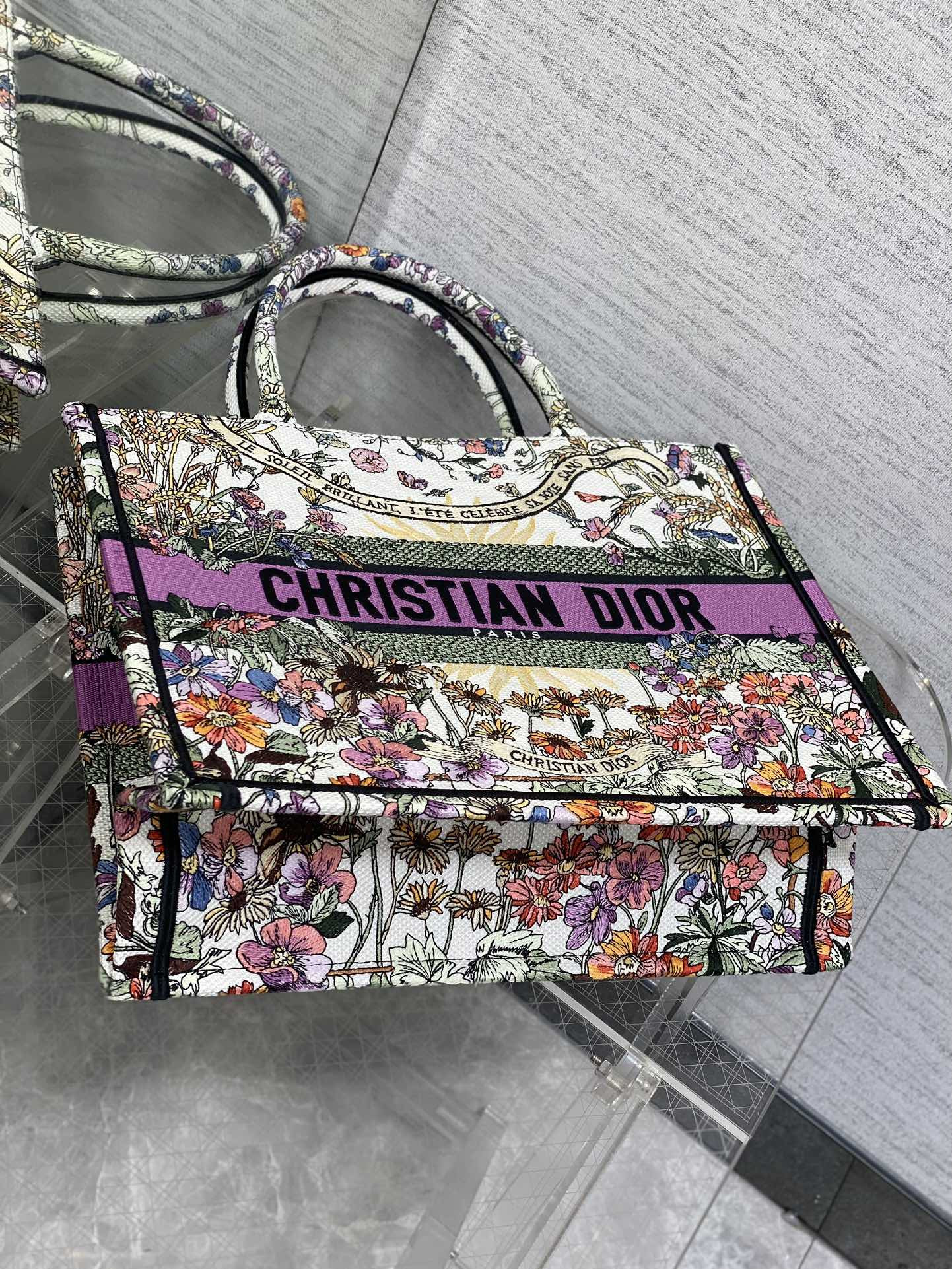 Medium D*0r Book Tote Ecru Multicolor 36 x 27.5 x 16.5 cm