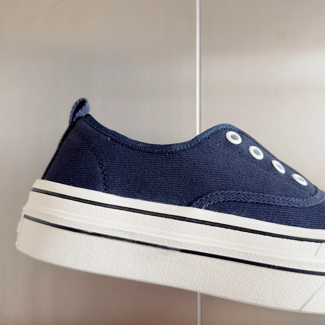 UA Ch*el SNEAKER