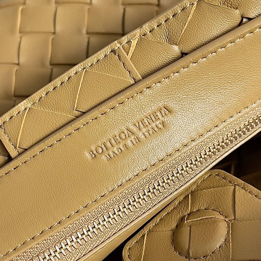 Bo*te*ga Ve*ne*ta Small Andiamo 25x22x10.5cm