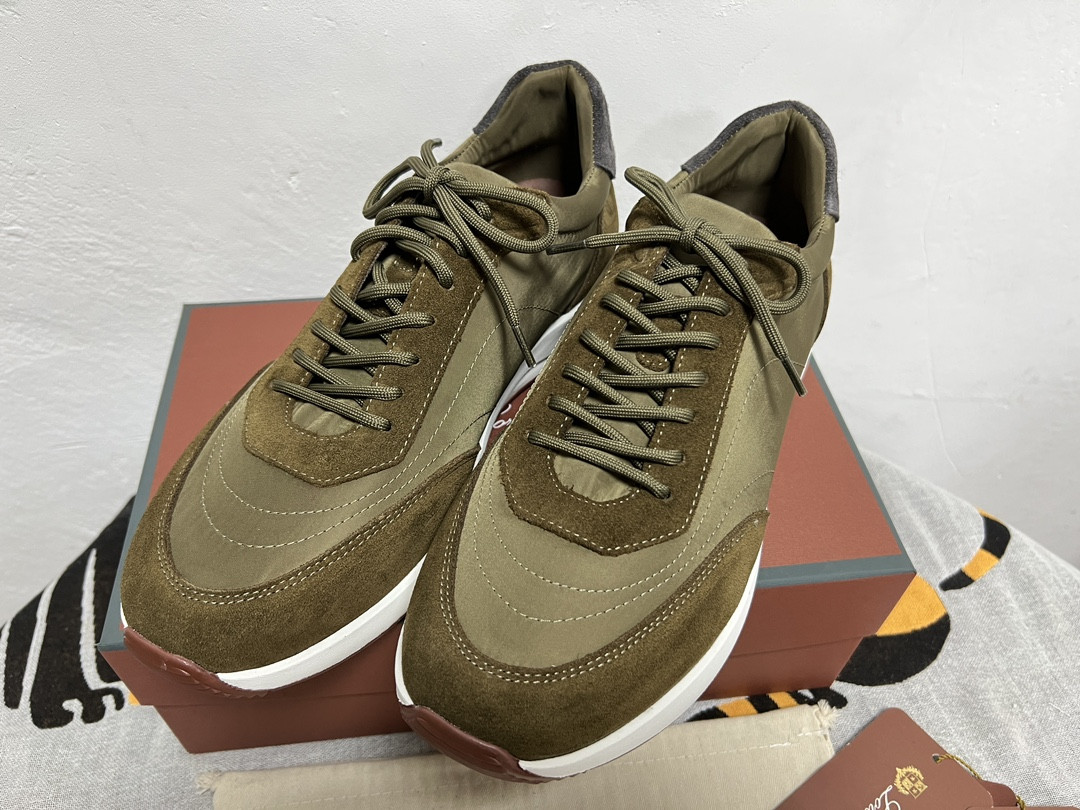 UA L**o p*ana Week End Walk Sneakers