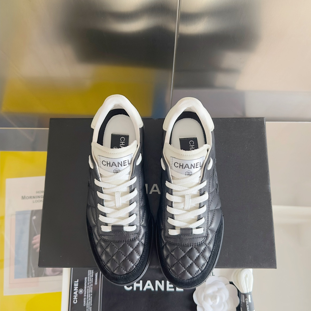 UA Ch*el SNEAKER